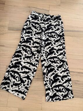 Old Navy Black and Cream Printed Elastic Waist Pants